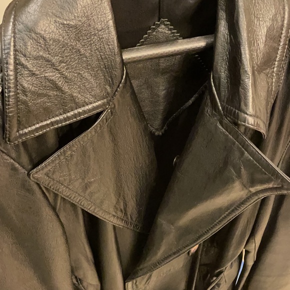 This is a genuine leather men’s trench coat. Beautiful and gently worn. - Picture 3 of 6